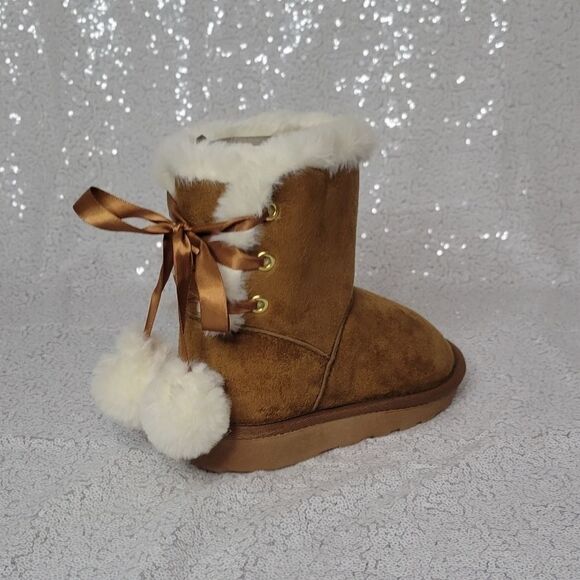 RAMPAGE Nadia Pom Pom  Boots .. Super Cute - Picture 6 of 9